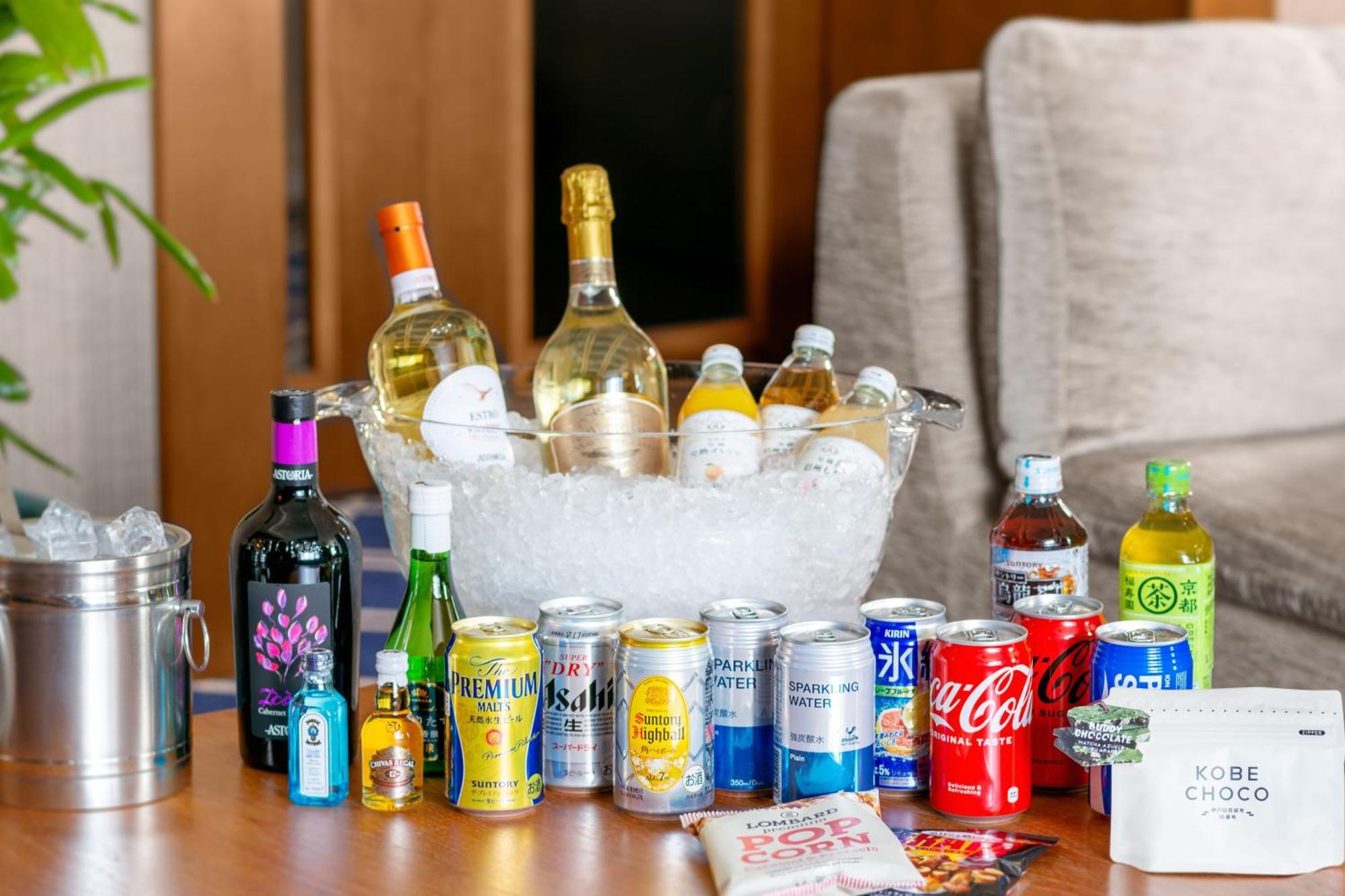Oriental Hotel Kōbe Zimmer foto A selection of soft drinks